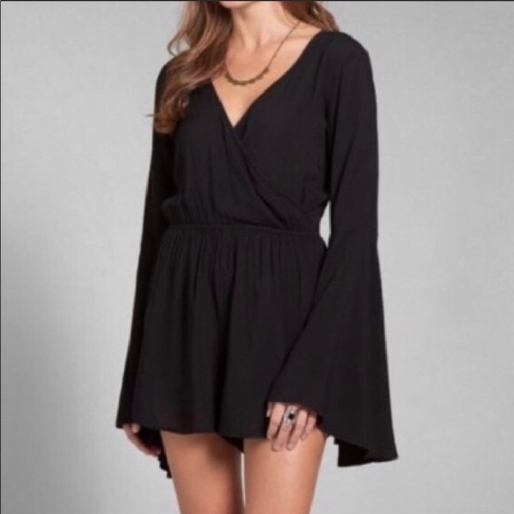 NWT Abercrombie bell sleeve romper